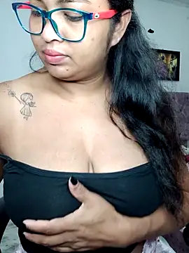 Snapshot of chalohott chatting on February 5, 10:53 am chalohott online show from February 5, 10:53 am