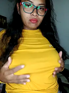 Snapshot of chalohott chatting on July 17, 10:44 am chalohott online show from July 17, 10:44 am