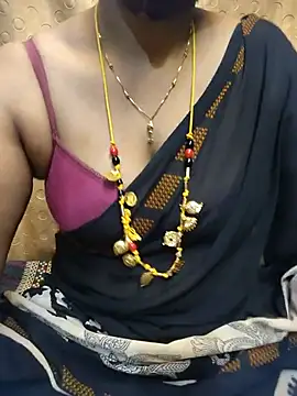 Snapshot of tuttifrutti17 chatting on August 5, 5:16 pm tuttifrutti17 online show from August 5, 5:16 pm