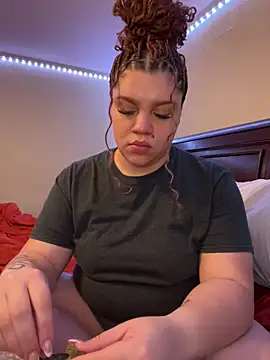 Snapshot of QueenNuttCollector chatting on March 19, 11:57 pm QueenNuttCollector online show from March 19, 11:57 pm