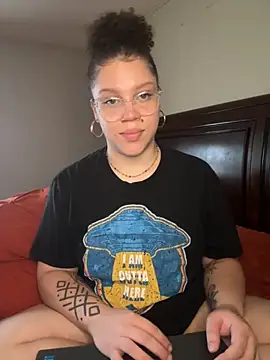 Snapshot of QueenNuttCollector chatting on September 30, 2:44 pm QueenNuttCollector online show from September 30, 2:44 pm