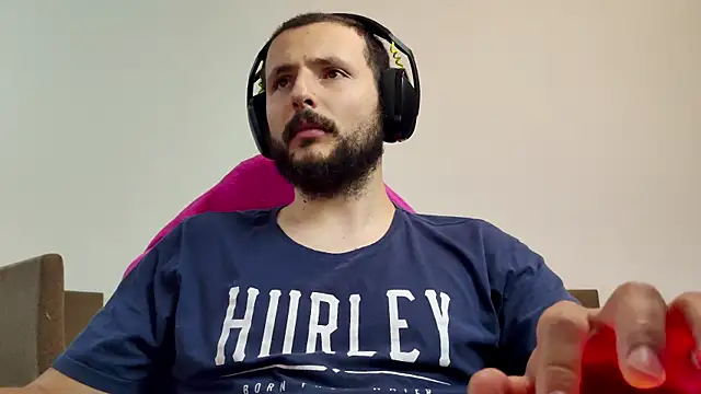 Snapshot of iurytx chatting on October 31, 9:49 pm iurytx online show from October 31, 9:49 pm