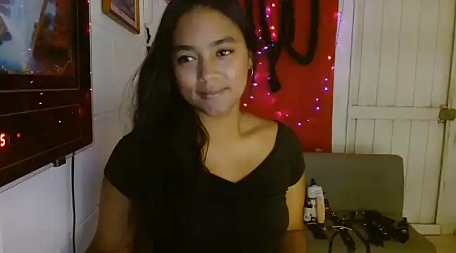 Snapshot of Chiara_petterson chatting on January 10, 5:05 am Chiara petterson online show from January 10, 5:05 am