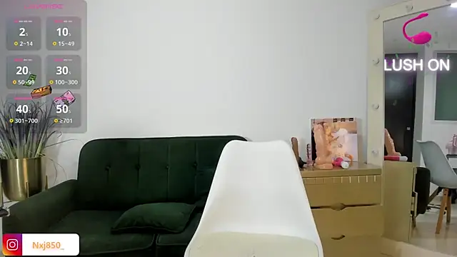 HOTBLACKANDWHITE2 online show from January 30, 9:58 pm