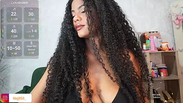 HOTBLACKANDWHITE2 online show from February 1, 5:00 pm