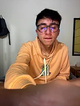 Snapshot of CamiRojas_boy chatting on July 7, 3:42 am CamiRojas boy online show from July 7, 3:42 am