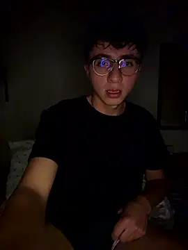 Snapshot of CamiRojas_boy chatting on August 3, 3:49 am CamiRojas boy online show from August 3, 3:49 am