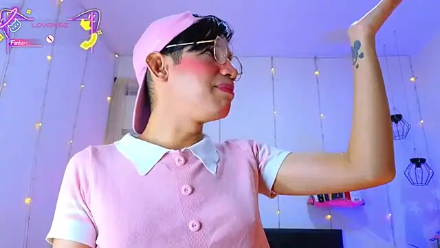 Ariel Femboy  online show from January 18, 5:33 am