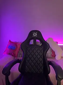 Snapshot of Your_insomniya chatting on October 3, 10:29 pm Your insomniya online show from October 3, 10:29 pm