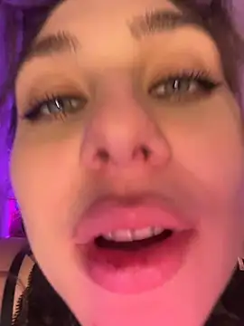 Snapshot of Your_insomniya chatting on November 7, 10:10 pm Your insomniya online show from November 7, 10:10 pm