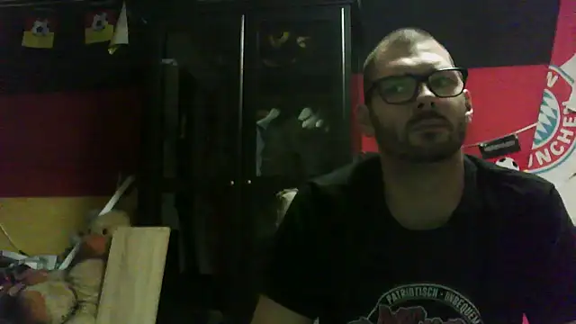 Snapshot of Die-geile-Sau chatting on November 3, 7:48 pm Die-geile-Sau online show from November 3, 7:48 pm