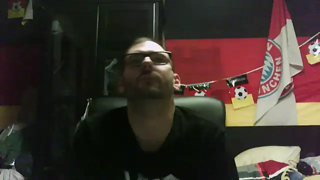 Snapshot of Die-geile-Sau chatting on November 18, 8:13 pm Die-geile-Sau online show from November 18, 8:13 pm