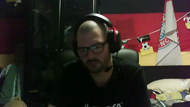 Snapshot of Die-geile-Sau chatting on November 29, 8:56 pm Die-geile-Sau online show from November 29, 8:56 pm