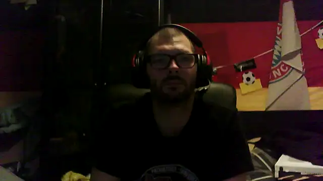 Snapshot of Die-geile-Sau chatting on December 4, 9:34 pm Die-geile-Sau online show from December 4, 9:34 pm