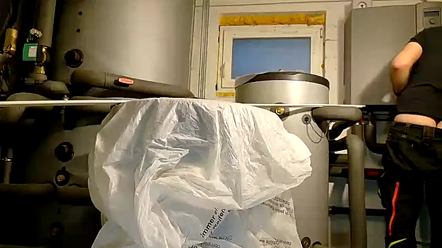 Nikeyone2 online show from December 14, 2:53 pm