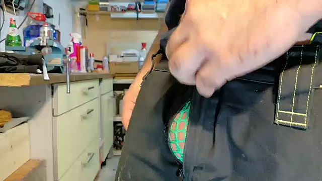 Nikeyone2 online show from December 19, 7:51 am