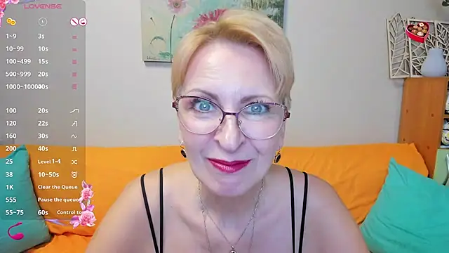 iamyourdream89 online show from March 11, 9:04 pm