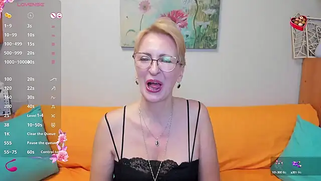 iamyourdream89 online show from March 12, 12:10 am