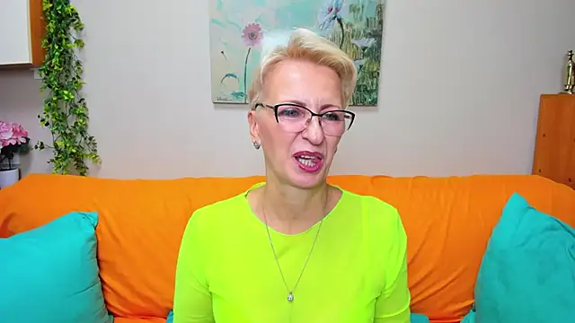 iamyourdream89 online show from September 27, 9:25 am