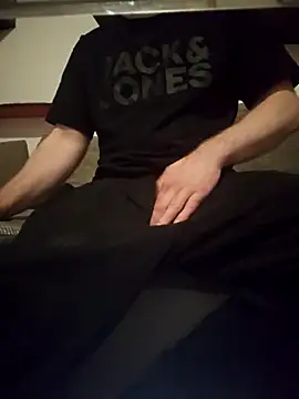 Snapshot of geiler89 chatting on January 5, 11:30 pm geiler89 online show from January 5, 11:30 pm