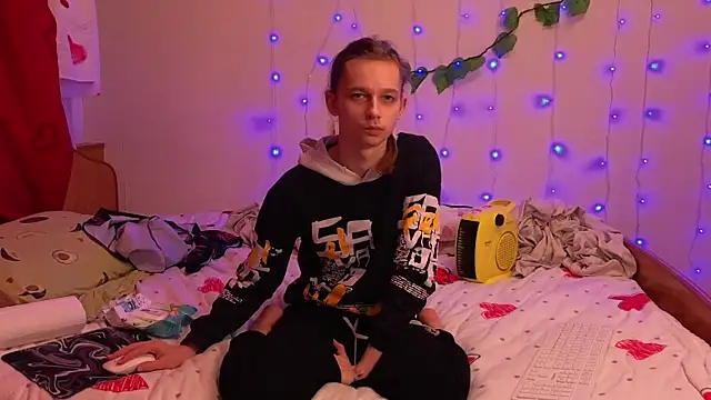 Snapshot of Frank_Fraer chatting on February 24, 11:36 pm Frank Fraer online show from February 24, 11:36 pm