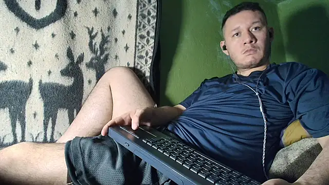 Snapshot of sweet_cock28 chatting on May 3, 3:34 am sweet cock28 online show from May 3, 3:34 am