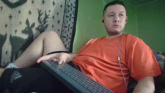 Snapshot of sweet_cock28 chatting on May 7, 3:17 pm sweet cock28 online show from May 7, 3:17 pm