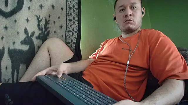 Snapshot of sweet_cock28 chatting on May 8, 3:28 pm sweet cock28 online show from May 8, 3:28 pm