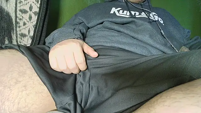 Snapshot of sweet_cock28 chatting on May 13, 4:21 am sweet cock28 online show from May 13, 4:21 am
