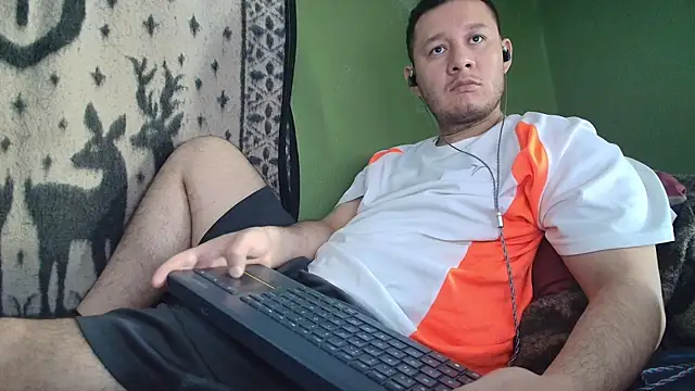Snapshot of sweet_cock28 chatting on May 15, 3:30 pm sweet cock28 online show from May 15, 3:30 pm