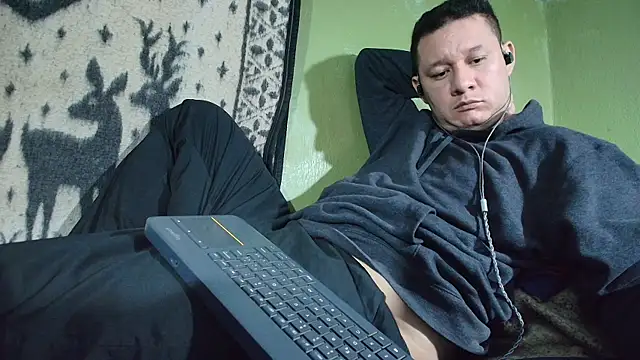 Snapshot of sweet_cock28 chatting on May 19, 1:56 am sweet cock28 online show from May 19, 1:56 am