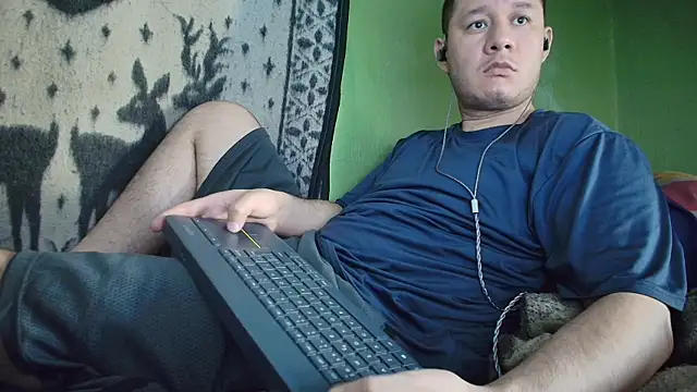 Snapshot of sweet_cock28 chatting on May 20, 3:18 pm sweet cock28 online show from May 20, 3:18 pm