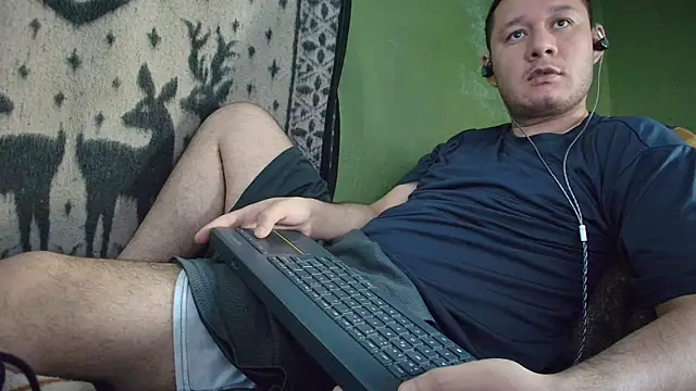 Snapshot of sweet_cock28 chatting on May 21, 3:30 pm sweet cock28 online show from May 21, 3:30 pm