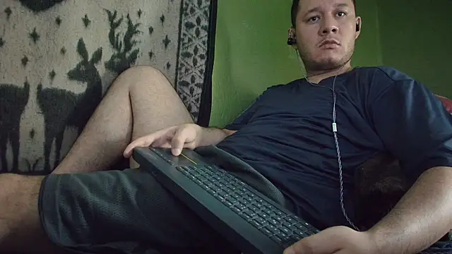 Snapshot of sweet_cock28 chatting on May 22, 3:06 pm sweet cock28 online show from May 22, 3:06 pm