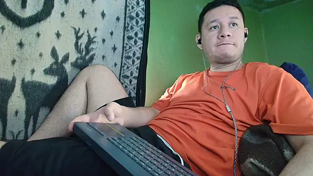Snapshot of sweet_cock28 chatting on May 27, 3:09 pm sweet cock28 online show from May 27, 3:09 pm