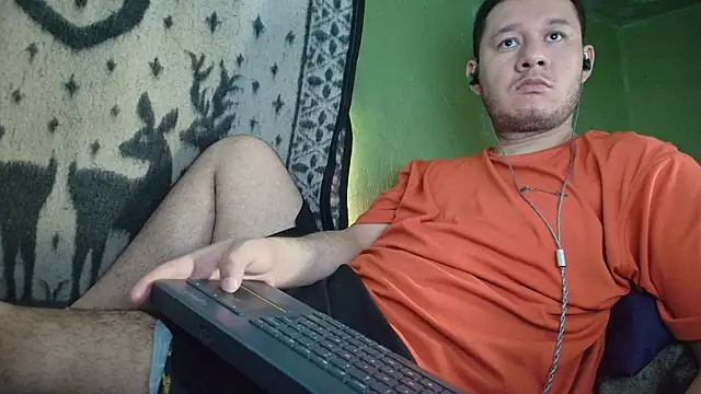Snapshot of sweet_cock28 chatting on May 31, 2:02 pm sweet cock28 online show from May 31, 2:02 pm