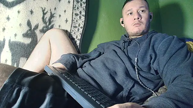 Snapshot of sweet_cock28 chatting on June 7, 3:32 am sweet cock28 online show from June 7, 3:32 am
