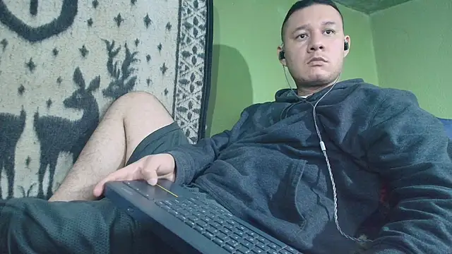 Snapshot of sweet_cock28 chatting on June 9, 3:12 pm sweet cock28 online show from June 9, 3:12 pm