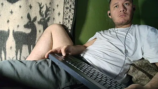 Snapshot of sweet_cock28 chatting on June 14, 3:19 am sweet cock28 online show from June 14, 3:19 am