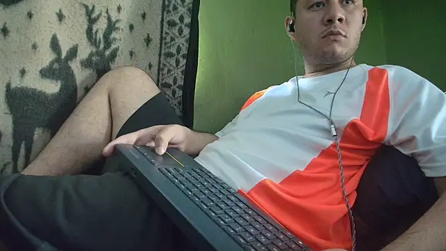 Snapshot of sweet_cock28 chatting on June 24, 3:11 pm sweet cock28 online show from June 24, 3:11 pm
