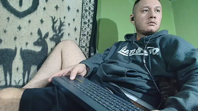 Snapshot of sweet_cock28 chatting on July 4, 3:07 pm sweet cock28 online show from July 4, 3:07 pm
