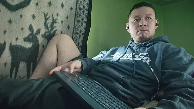 Snapshot of sweet_cock28 chatting on July 14, 2:56 pm sweet cock28 online show from July 14, 2:56 pm
