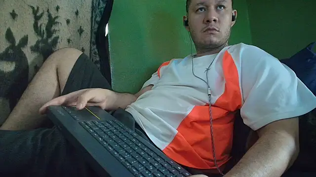Snapshot of sweet_cock28 chatting on July 16, 3:18 pm sweet cock28 online show from July 16, 3:18 pm