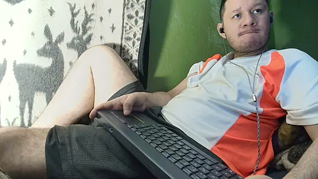 Snapshot of sweet_cock28 chatting on July 19, 3:43 am sweet cock28 online show from July 19, 3:43 am
