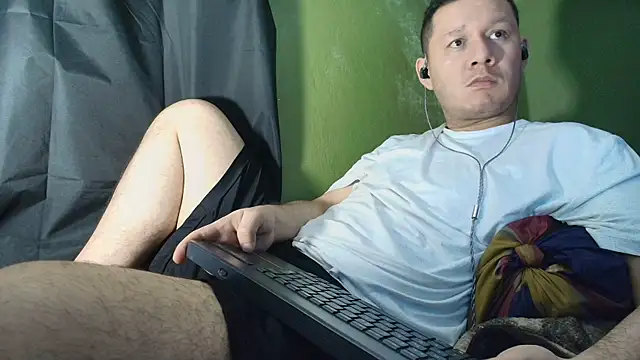 Snapshot of sweet_cock28 chatting on July 21, 3:20 am sweet cock28 online show from July 21, 3:20 am