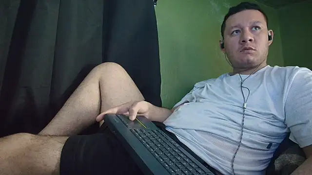 Snapshot of sweet_cock28 chatting on July 21, 3:25 pm sweet cock28 online show from July 21, 3:25 pm