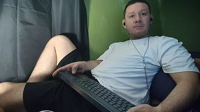 Snapshot of sweet_cock28 chatting on July 23, 2:31 am sweet cock28 online show from July 23, 2:31 am