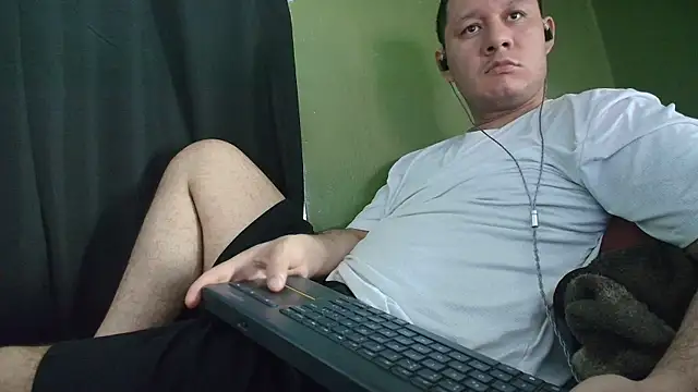 Snapshot of sweet_cock28 chatting on July 27, 3:08 pm sweet cock28 online show from July 27, 3:08 pm