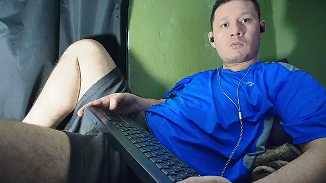 Snapshot of sweet_cock28 chatting on July 28, 3:13 am sweet cock28 online show from July 28, 3:13 am