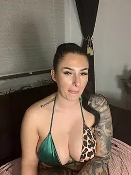 Snapshot of Mia-Bremer chatting on March 6, 12:00 am Mia-Bremer online show from March 6, 12:00 am